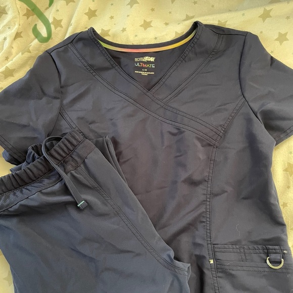 5 pairs of scrubs, sizes xs & small. - Picture 4 of 5